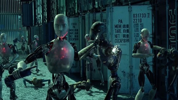 Parece salido de una película sci-fi de terror: China presentó un robot humanoide que destroza autos a golpes y domina el kung-fu