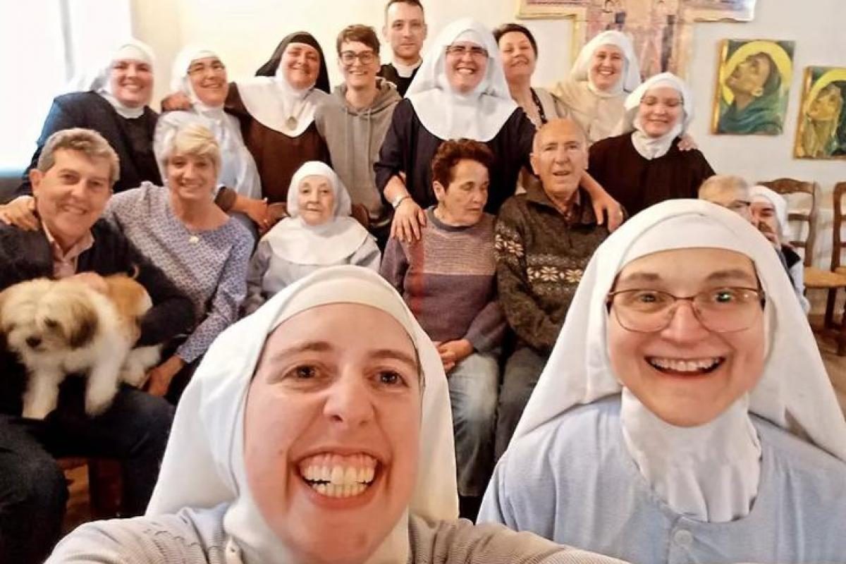 Las Monjas Influencers Las Religiosas Que Transmiten El Mensaje De Dios Por Las Redes Sociales