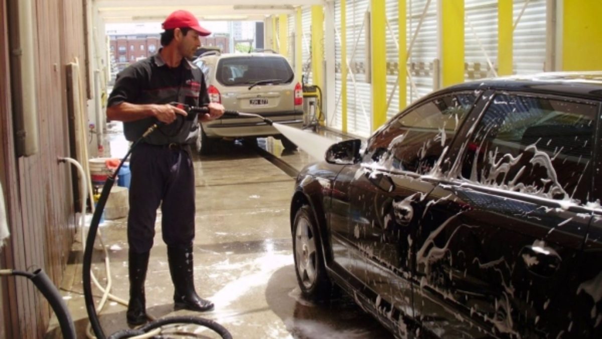 Novedoso sistema para reutilizar el agua en lavaderos de autos
